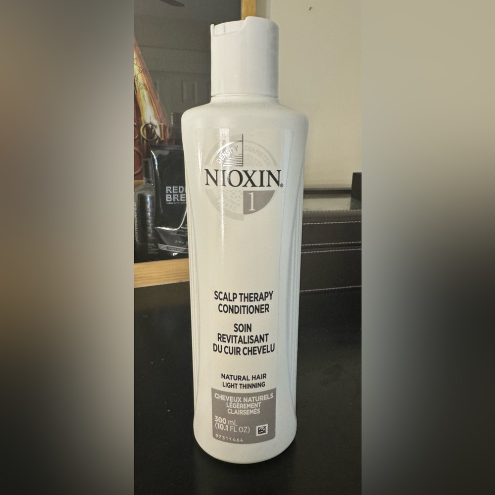 Nioxin scalp therapy brand new never used !!